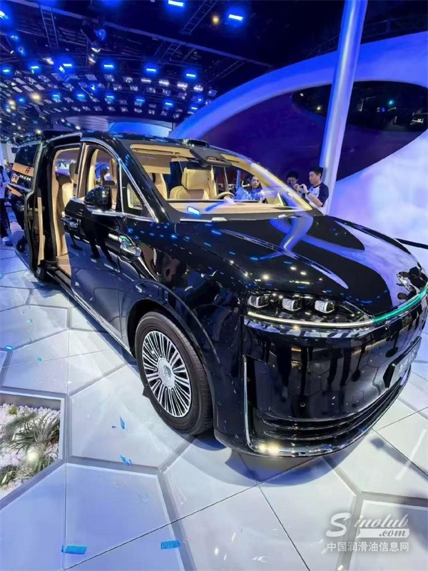 2026北京車展觀察 | 玲瓏輪胎高端配套亮眼，阿特拉斯助力智界V9領(lǐng)跑豪華MPV市場(chǎng)