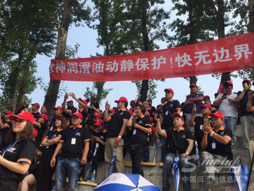 歐神潤滑油賽車隊助威團完美綻放18