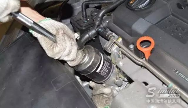 你的車為什么有油泥？
