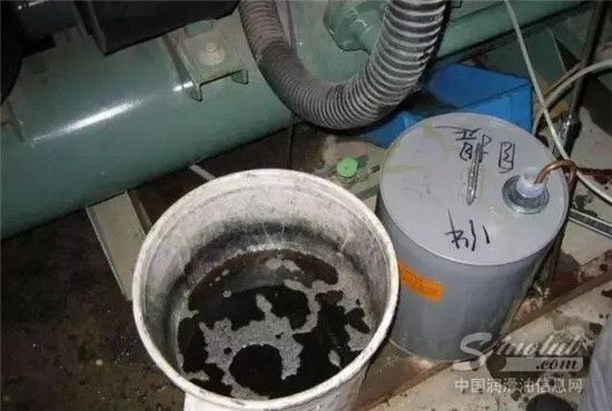 壓縮機怎么更換冷凍油？
