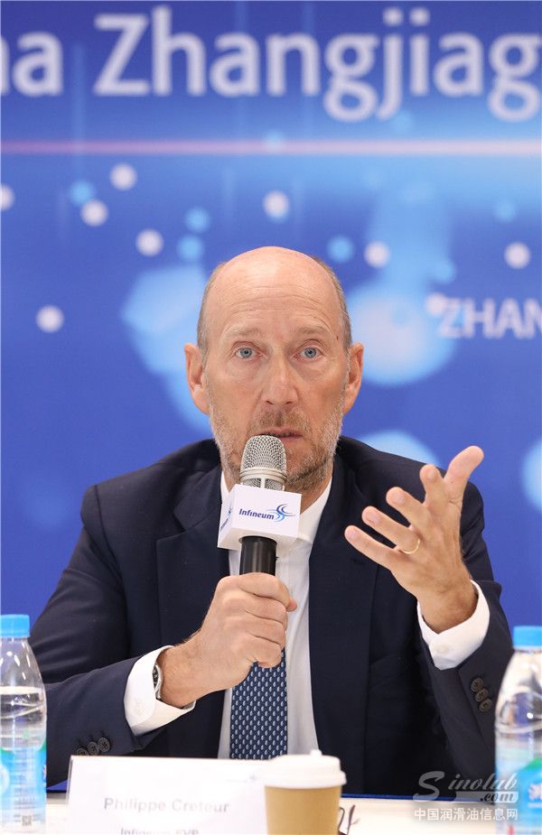 潤(rùn)英聯(lián)主管銷售的執(zhí)行副總裁Phillippe Creteur先生接受媒體采訪