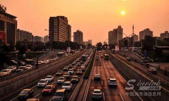 汽車4月產(chǎn)銷近乎&ldquo;腰斬&rdquo;，新能源逆勢增長
